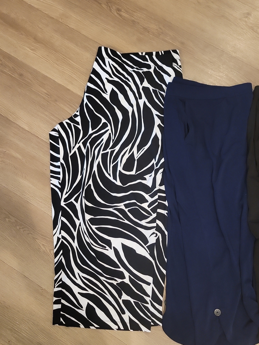 Susan Graver XL Petite Capri Pants Bundle - Picture 3 of 9